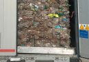 Camion plin cu deșeuri din plastic, oprit de Poliția de Frontieră și Garda de Mediu la intrarea în țară