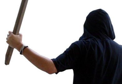 Agresiune la Găiseni: un necunoscut a intrat peste un bărbat în casă și l-a lovit cu bâta