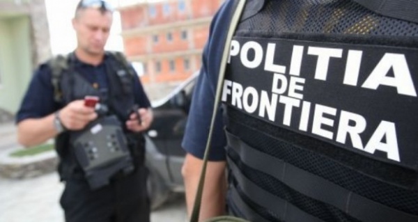 Migranți ilegali ”împrăștiați” pe șosea pe DN5; polițiștii i-au ”adunat” și i-au trimis înapoi de unde veneau…