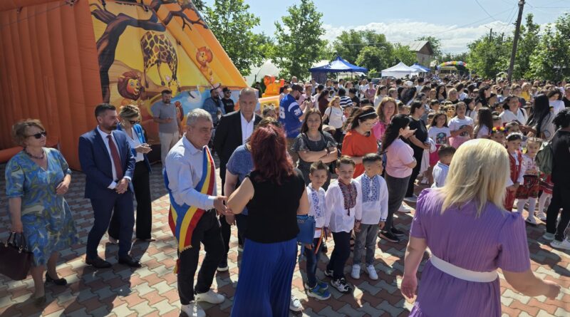 Dublă sărbătoare la Vărăști, în prezența prefectului ION GHIMPEȚEANU