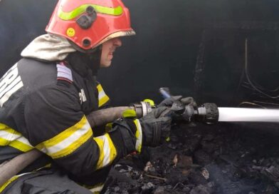 Un scurtcircuit a declanșat un incendiu violent la Mihăilești
