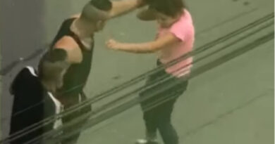 Violență inexplicabilă la Roata: o femeie a fost bătută în plină stradă, fără vreun motiv concret