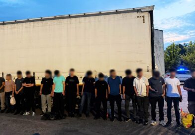 Șofer turc, arestat preventiv după ce a transportat 15 cetățeni străini ascunși într-un autocamion