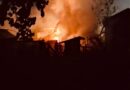 Incendiu violent la Cartojani; doi pompieri pensionari s-au alăturat salvatorilor în intervenție