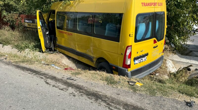 Nu a acordat prioritate și a lovit în plin un microbuz școlar…. care au fost urmările?